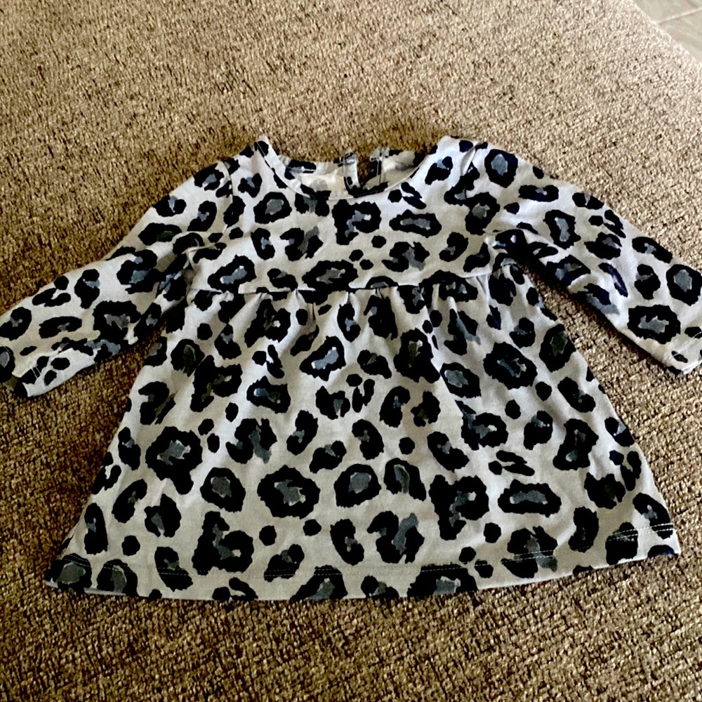 Grey cheetah print top
